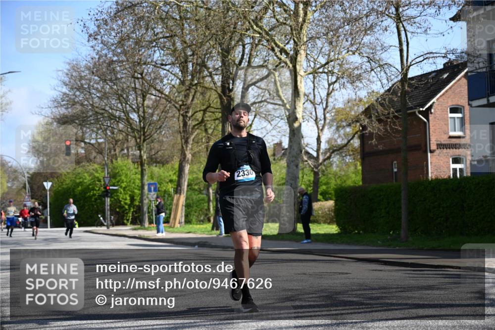 12.04.2026 - 45. Internationalen Wilhelmsburger Insellauf J. Mangold http://msf.ph/oto/9467626 12.04.2026 11:06:08 Ziel 4477, 4476, 5818, 3717, 2330, 3460, 4564, 3790, 2495, 3570, 2862, 2863, 5720 meine-sportfotos.de