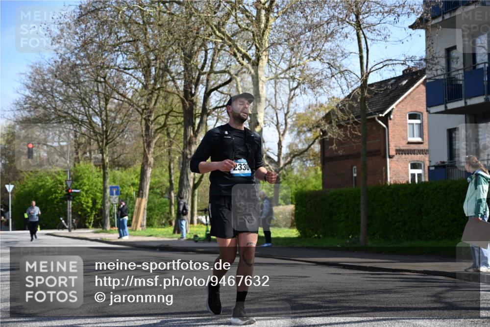12.04.2026 - 45. Internationalen Wilhelmsburger Insellauf J. Mangold http://msf.ph/oto/9467632 12.04.2026 11:06:09 Ziel 5818, 3717, 2330, 3460, 4564, 3790, 2495, 3570, 2862, 2863, 3570, 2862, 2863, 5720 meine-sportfotos.de