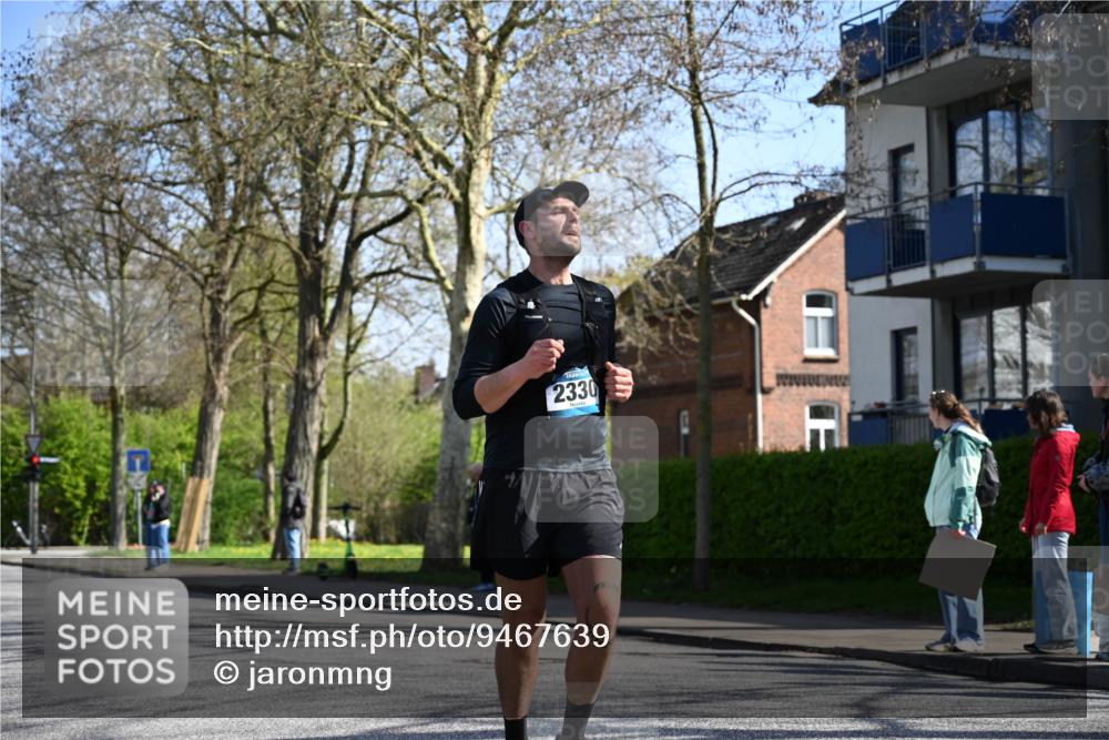 12.04.2026 - 45. Internationalen Wilhelmsburger Insellauf J. Mangold http://msf.ph/oto/9467639 12.04.2026 11:06:09 Ziel 5818, 3717, 2330, 3460, 4564, 3790, 2495, 3570, 2862, 2863, 3570, 2862, 2863, 5720 meine-sportfotos.de