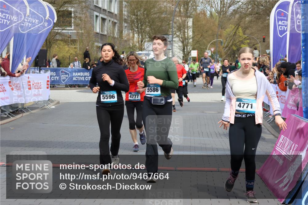 12.04.2026 - 45. Internationalen Wilhelmsburger Insellauf Strokosch-Dieckow http://msf.ph/oto/9467664 12.04.2026 13:09:43 Ziel 5783, 4973, 4771, 5586, 5596, 4777 meine-sportfotos.de