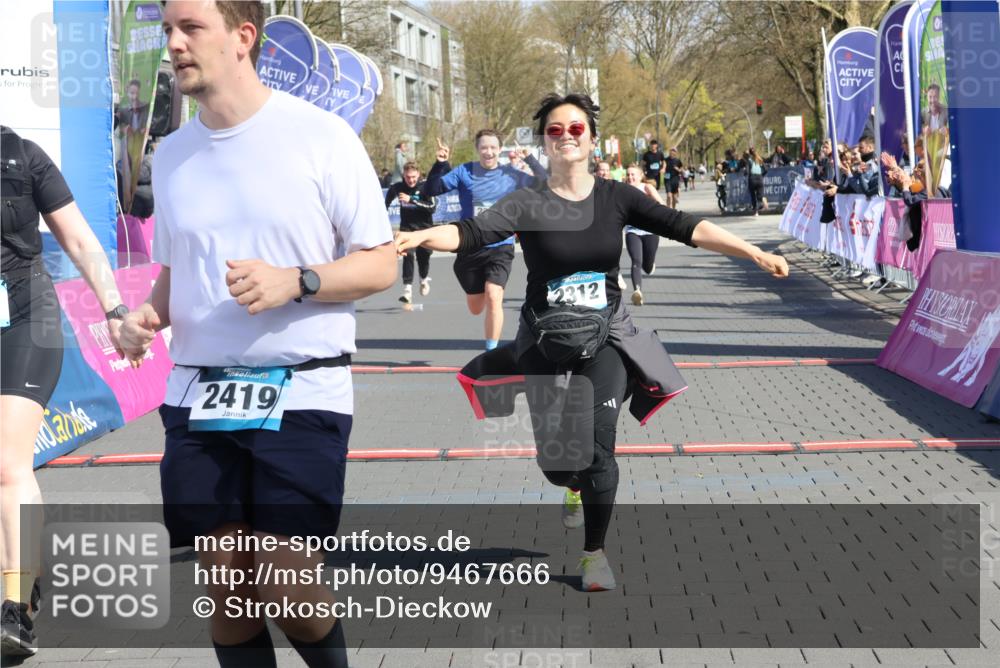 12.04.2026 - 45. Internationalen Wilhelmsburger Insellauf Strokosch-Dieckow http://msf.ph/oto/9467666 12.04.2026 11:18:06 Ziel 2419, 2420, 2312, 2241, 5309, 3944, 3398 meine-sportfotos.de