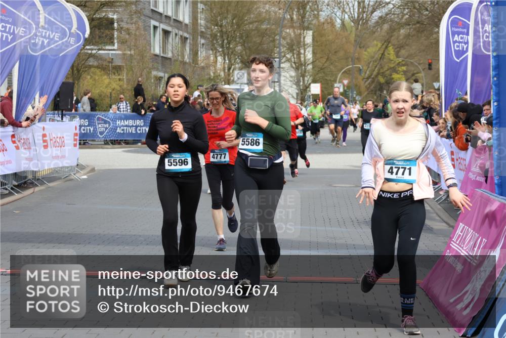 12.04.2026 - 45. Internationalen Wilhelmsburger Insellauf Strokosch-Dieckow http://msf.ph/oto/9467674 12.04.2026 13:09:43 Ziel 5783, 4973, 4771, 5586, 5596, 4777 meine-sportfotos.de