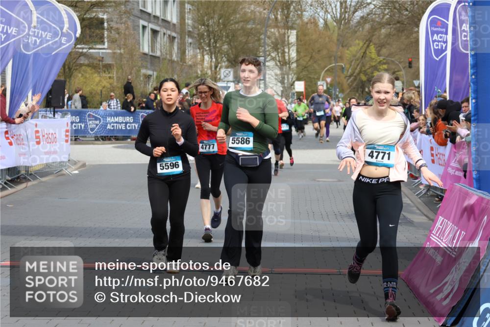 12.04.2026 - 45. Internationalen Wilhelmsburger Insellauf Strokosch-Dieckow http://msf.ph/oto/9467682 12.04.2026 13:09:43 Ziel 5783, 4973, 4771, 5586, 5596, 4777 meine-sportfotos.de