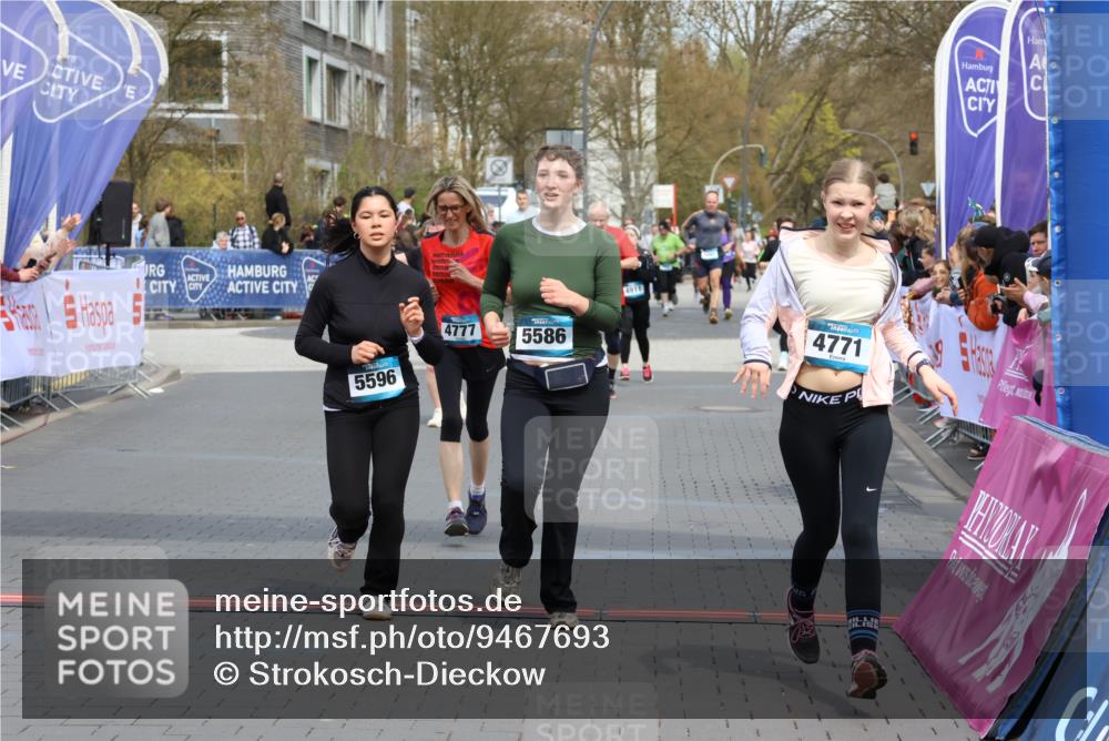 12.04.2026 - 45. Internationalen Wilhelmsburger Insellauf Strokosch-Dieckow http://msf.ph/oto/9467693 12.04.2026 13:09:43 Ziel 5783, 4973, 4771, 5586, 5596, 4777 meine-sportfotos.de