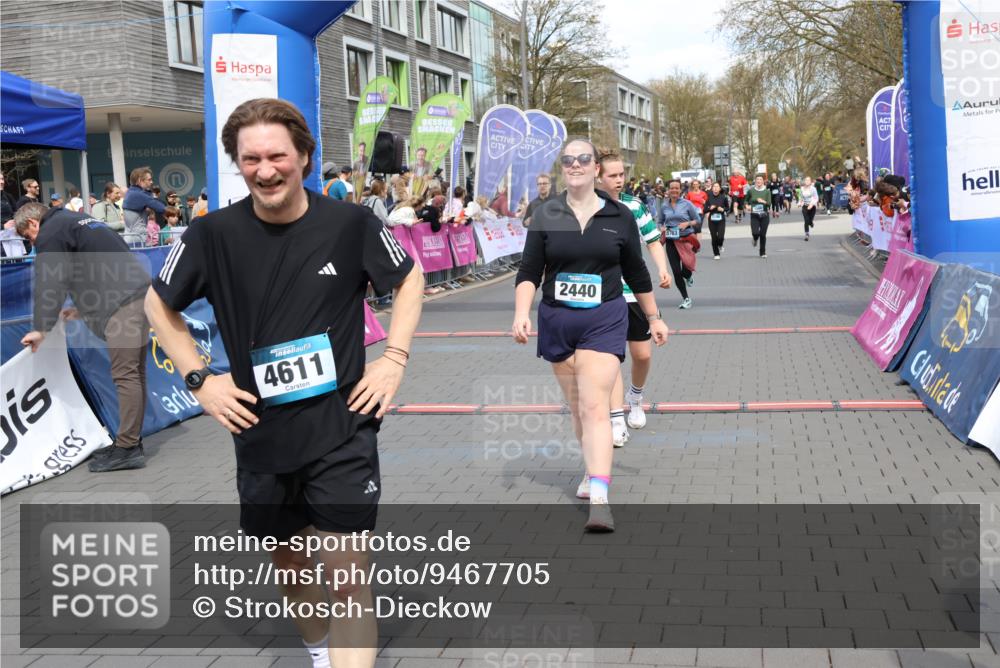 12.04.2026 - 45. Internationalen Wilhelmsburger Insellauf Strokosch-Dieckow http://msf.ph/oto/9467705 12.04.2026 13:09:39 Ziel 2011, 5783, 4973, 4771 meine-sportfotos.de