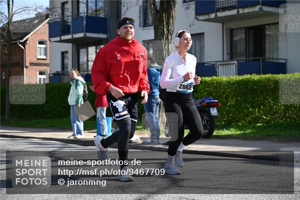 12.04.2026 - 45. Internationalen Wilhelmsburger Insellauf J. Mangold http://msf.ph/oto/9467709 12.04.2026 11:06:31 Ziel 3460, 4564, 3790, 2495, 3570, 2862, 2863, 5720, 3342, 3885, 2777, 4949 meine-sportfotos.de