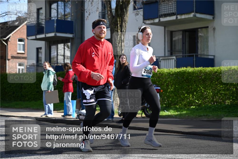 12.04.2026 - 45. Internationalen Wilhelmsburger Insellauf J. Mangold http://msf.ph/oto/9467711 12.04.2026 11:06:32 Ziel 4564, 3790, 2495, 3570, 2862, 2863, 5720, 3342, 3885, 2777, 4949 meine-sportfotos.de