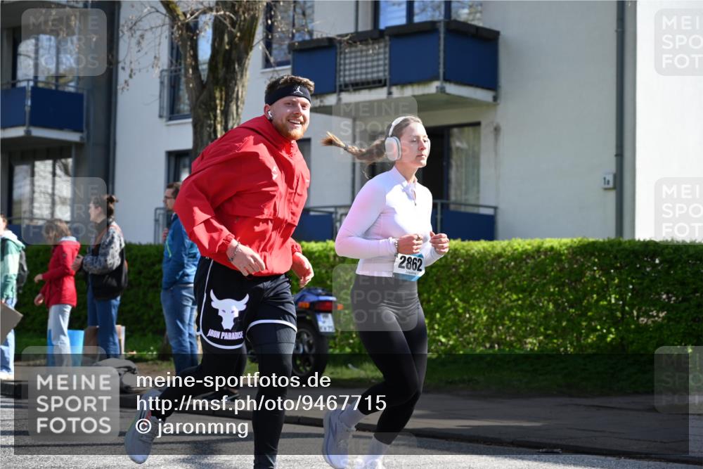 12.04.2026 - 45. Internationalen Wilhelmsburger Insellauf J. Mangold http://msf.ph/oto/9467715 12.04.2026 11:06:32 Ziel 4564, 3790, 2495, 3570, 2862, 2863, 5720, 3342, 3885, 2777, 4949 meine-sportfotos.de