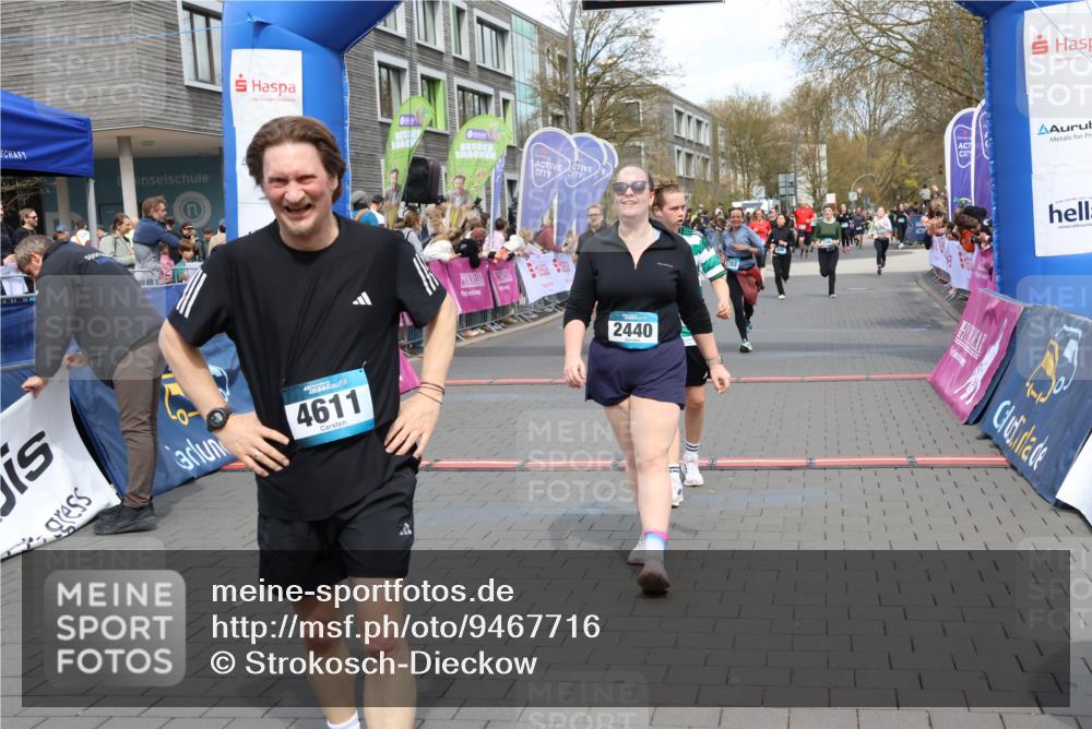 12.04.2026 - 45. Internationalen Wilhelmsburger Insellauf Strokosch-Dieckow http://msf.ph/oto/9467716 12.04.2026 13:09:39 Ziel 2011, 5783, 4973, 4771 meine-sportfotos.de