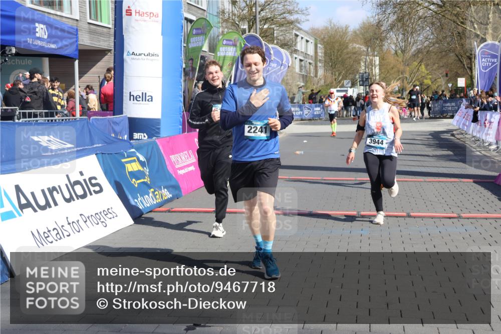 12.04.2026 - 45. Internationalen Wilhelmsburger Insellauf Strokosch-Dieckow http://msf.ph/oto/9467718 12.04.2026 11:18:09 Ziel 2312, 2241, 5309, 3944, 3398 meine-sportfotos.de