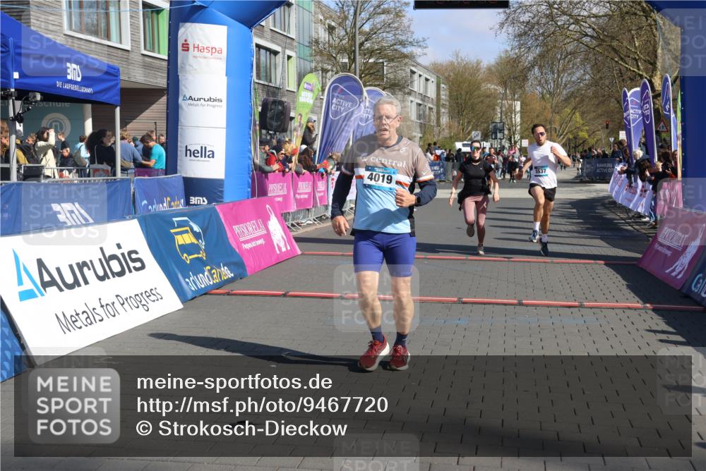 12.04.2026 - 45. Internationalen Wilhelmsburger Insellauf Strokosch-Dieckow http://msf.ph/oto/9467720 12.04.2026 11:02:17 Ziel 4612, 4019, 4326 meine-sportfotos.de