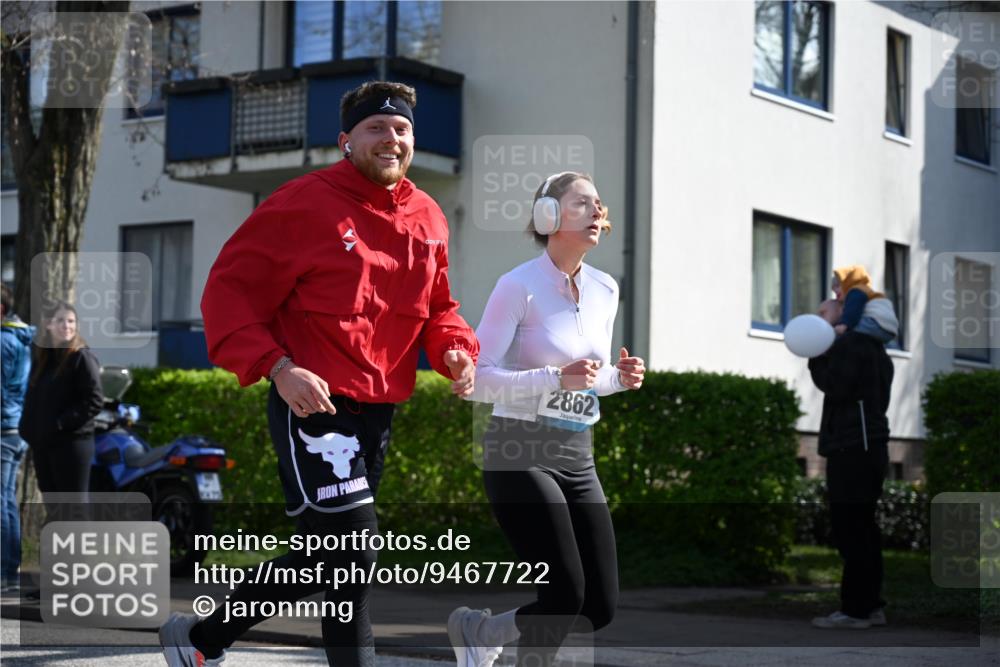 12.04.2026 - 45. Internationalen Wilhelmsburger Insellauf J. Mangold http://msf.ph/oto/9467722 12.04.2026 11:06:32 Ziel 4564, 3790, 2495, 3570, 2862, 2863, 5720, 3342, 3885, 2777, 4949 meine-sportfotos.de