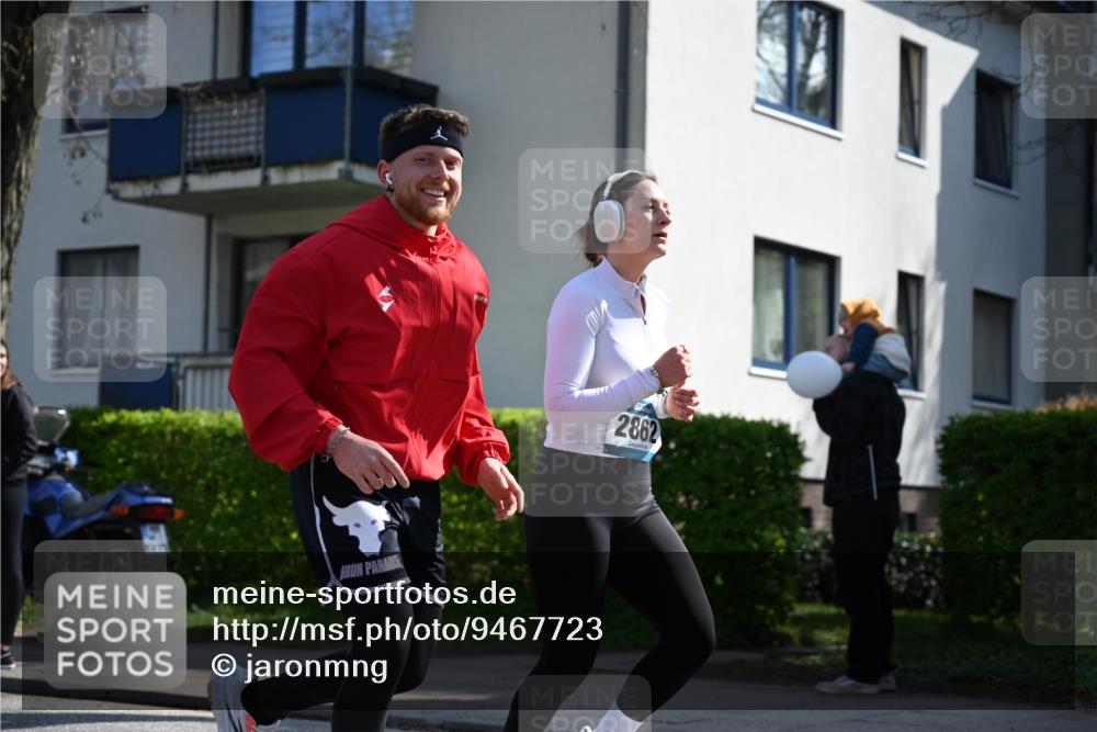 12.04.2026 - 45. Internationalen Wilhelmsburger Insellauf J. Mangold http://msf.ph/oto/9467723 12.04.2026 11:06:32 Ziel 4564, 3790, 2495, 3570, 2862, 2863, 5720, 3342, 3885, 2777, 4949 meine-sportfotos.de