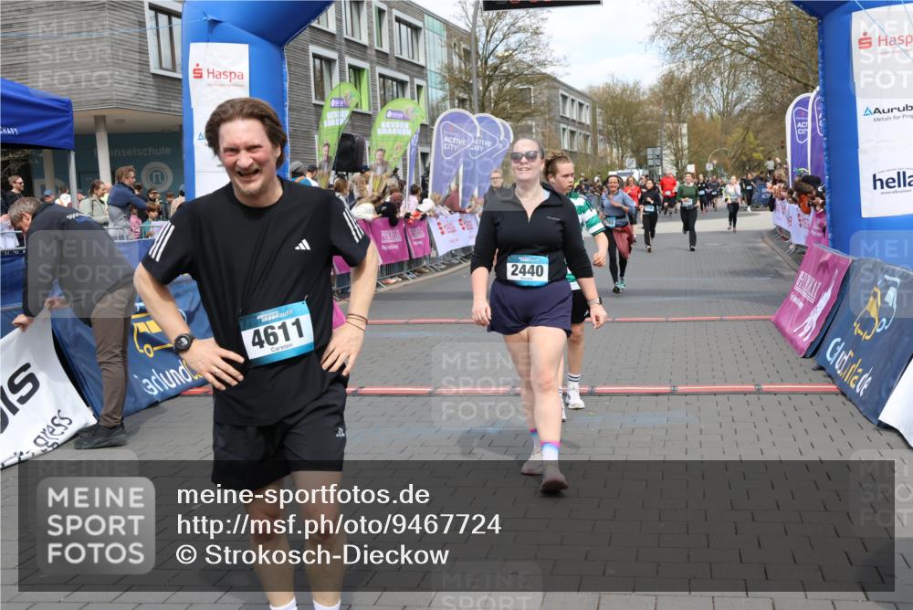 12.04.2026 - 45. Internationalen Wilhelmsburger Insellauf Strokosch-Dieckow http://msf.ph/oto/9467724 12.04.2026 13:09:39 Ziel 2011, 5783, 4973, 4771 meine-sportfotos.de