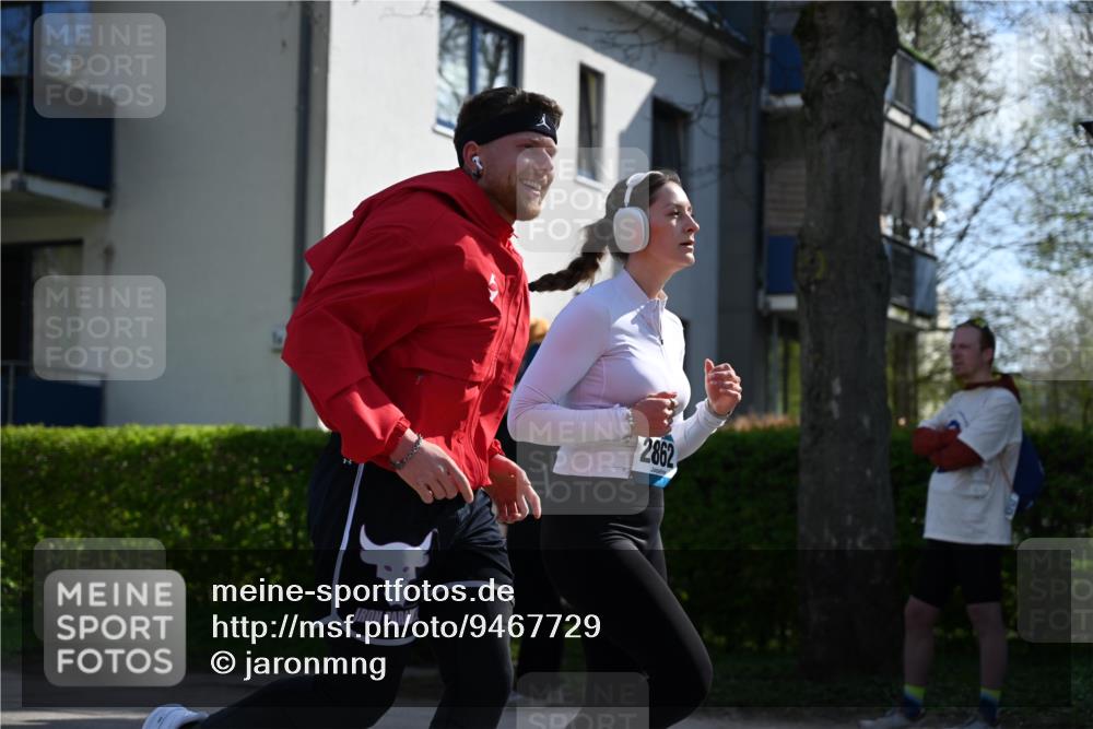 12.04.2026 - 45. Internationalen Wilhelmsburger Insellauf J. Mangold http://msf.ph/oto/9467729 12.04.2026 11:06:33 Ziel 3790, 2495, 3570, 2862, 2863, 5720, 3342, 3885, 2777, 4949, 4359 meine-sportfotos.de