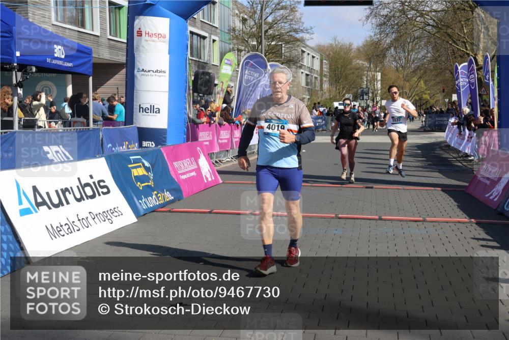 12.04.2026 - 45. Internationalen Wilhelmsburger Insellauf Strokosch-Dieckow http://msf.ph/oto/9467730 12.04.2026 11:02:17 Ziel 4612, 4019, 4326 meine-sportfotos.de