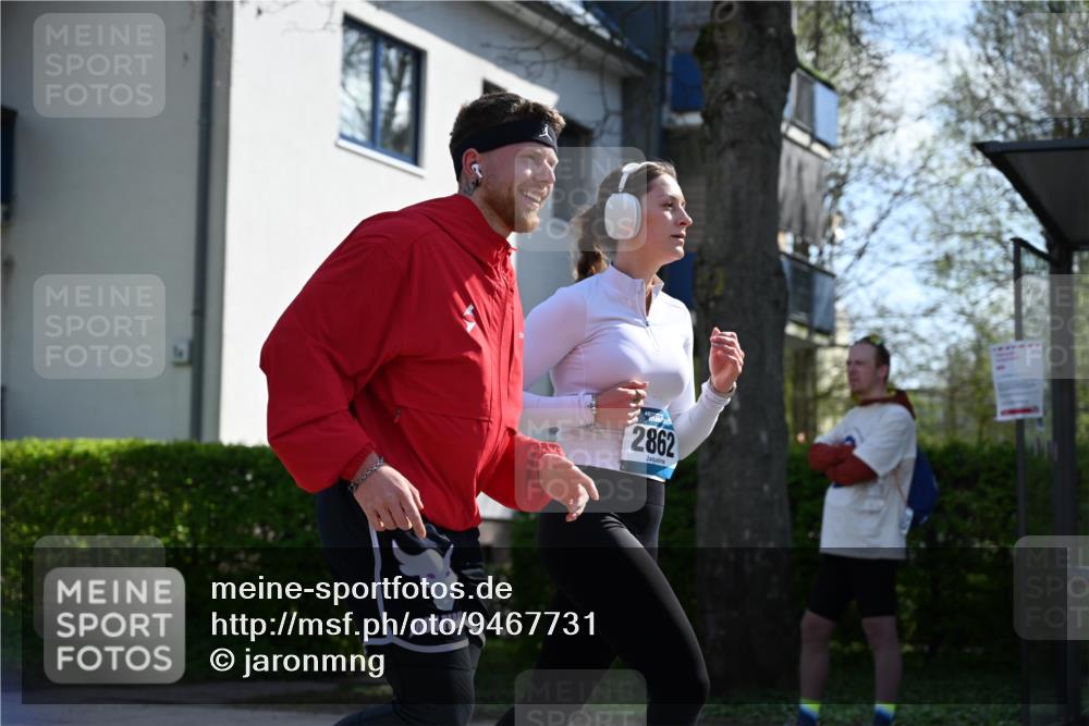12.04.2026 - 45. Internationalen Wilhelmsburger Insellauf J. Mangold http://msf.ph/oto/9467731 12.04.2026 11:06:33 Ziel 3790, 2495, 3570, 2862, 2863, 5720, 3342, 3885, 2777, 4949, 4359 meine-sportfotos.de