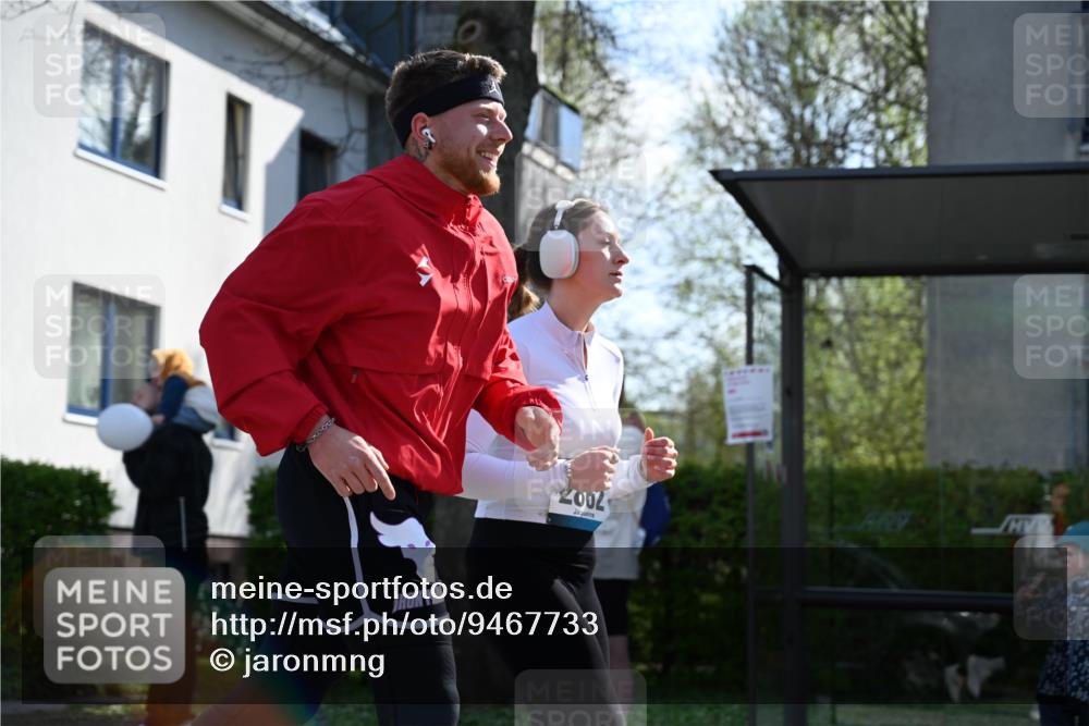 12.04.2026 - 45. Internationalen Wilhelmsburger Insellauf J. Mangold http://msf.ph/oto/9467733 12.04.2026 11:06:33 Ziel 3790, 2495, 3570, 2862, 2863, 5720, 3342, 3885, 2777, 4949, 4359 meine-sportfotos.de