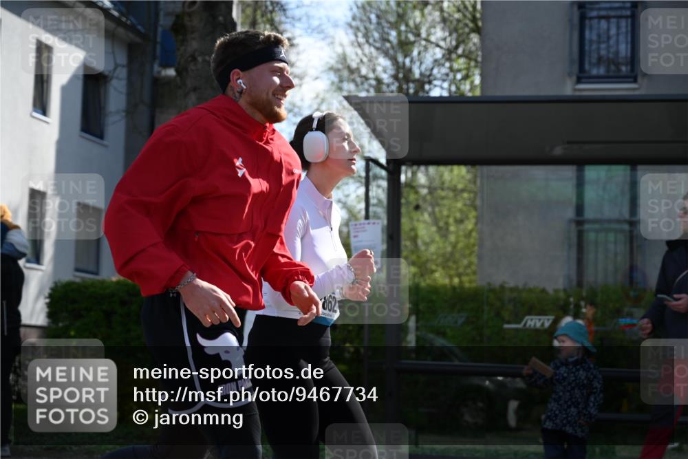 12.04.2026 - 45. Internationalen Wilhelmsburger Insellauf J. Mangold http://msf.ph/oto/9467734 12.04.2026 11:06:33 Ziel 3790, 2495, 3570, 2862, 2863, 5720, 3342, 3885, 2777, 4949, 4359 meine-sportfotos.de