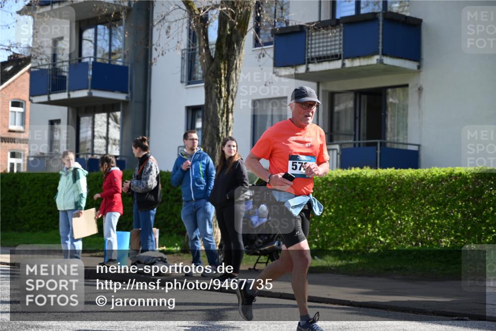 12.04.2026 - 45. Internationalen Wilhelmsburger Insellauf J. Mangold http://msf.ph/oto/9467735 12.04.2026 11:06:34 Ziel 3790, 2495, 3570, 2862, 2863, 5720, 3342, 3885, 2777, 4949, 4359 meine-sportfotos.de