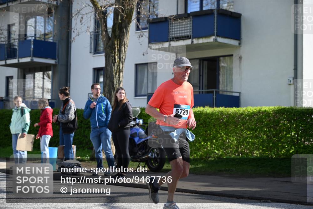 12.04.2026 - 45. Internationalen Wilhelmsburger Insellauf J. Mangold http://msf.ph/oto/9467736 12.04.2026 11:06:34 Ziel 3790, 2495, 3570, 2862, 2863, 5720, 3342, 3885, 2777, 4949, 4359 meine-sportfotos.de