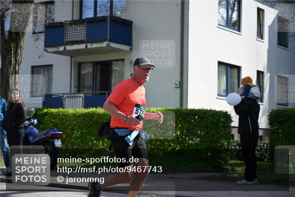 12.04.2026 - 45. Internationalen Wilhelmsburger Insellauf J. Mangold http://msf.ph/oto/9467743 12.04.2026 11:06:35 Ziel 3790, 2495, 3570, 2862, 2863, 5720, 3342, 3885, 2777, 4949, 4359 meine-sportfotos.de