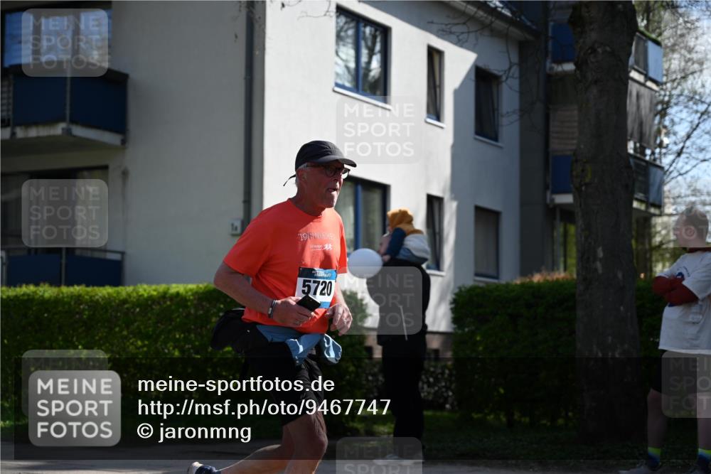 12.04.2026 - 45. Internationalen Wilhelmsburger Insellauf J. Mangold http://msf.ph/oto/9467747 12.04.2026 11:06:35 Ziel 3790, 2495, 3570, 2862, 2863, 5720, 3342, 3885, 2777, 4949, 4359 meine-sportfotos.de