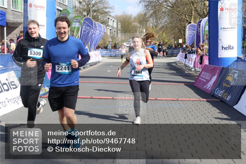 12.04.2026 - 45. Internationalen Wilhelmsburger Insellauf Strokosch-Dieckow http://msf.ph/oto/9467748 12.04.2026 11:18:10 Ziel 2241, 5309, 3944, 3398 meine-sportfotos.de