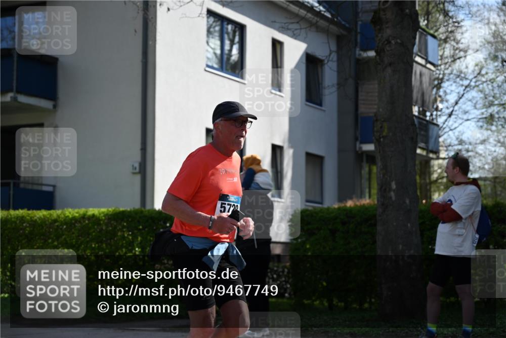 12.04.2026 - 45. Internationalen Wilhelmsburger Insellauf J. Mangold http://msf.ph/oto/9467749 12.04.2026 11:06:35 Ziel 3790, 2495, 3570, 2862, 2863, 5720, 3342, 3885, 2777, 4949, 4359 meine-sportfotos.de