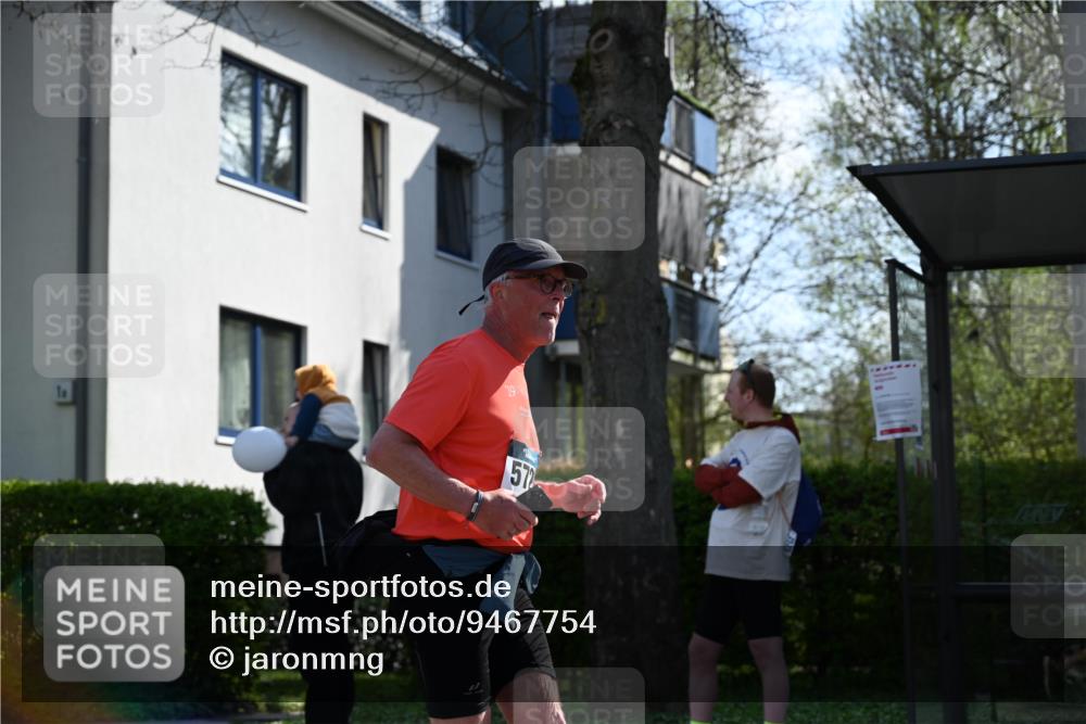12.04.2026 - 45. Internationalen Wilhelmsburger Insellauf J. Mangold http://msf.ph/oto/9467754 12.04.2026 11:06:35 Ziel 3790, 2495, 3570, 2862, 2863, 5720, 3342, 3885, 2777, 4949, 4359 meine-sportfotos.de