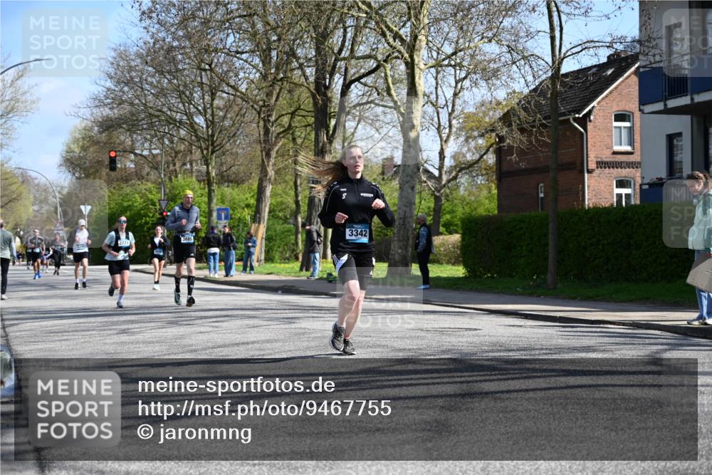 12.04.2026 - 45. Internationalen Wilhelmsburger Insellauf J. Mangold http://msf.ph/oto/9467755 12.04.2026 11:06:58 Ziel 3342, 3885, 2777, 4949, 4359, 2567, 2778, 5806, 3149, 3967, 4856, 3295 meine-sportfotos.de