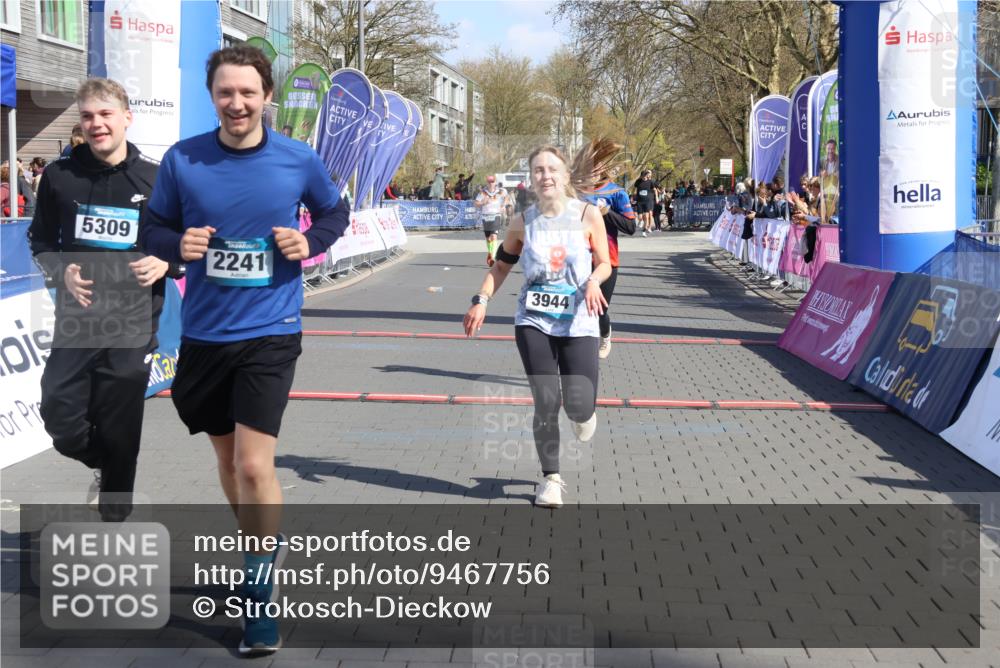 12.04.2026 - 45. Internationalen Wilhelmsburger Insellauf Strokosch-Dieckow http://msf.ph/oto/9467756 12.04.2026 11:18:10 Ziel 2241, 5309, 3944, 3398 meine-sportfotos.de