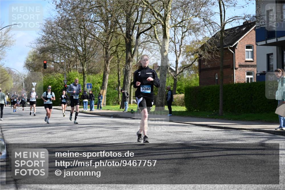 12.04.2026 - 45. Internationalen Wilhelmsburger Insellauf J. Mangold http://msf.ph/oto/9467757 12.04.2026 11:06:58 Ziel 3342, 3885, 2777, 4949, 4359, 2567, 2778, 5806, 3149, 3967, 4856, 3295 meine-sportfotos.de