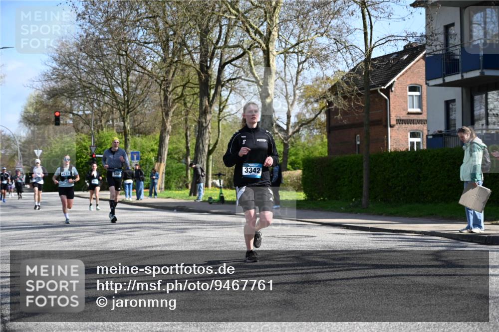 12.04.2026 - 45. Internationalen Wilhelmsburger Insellauf J. Mangold http://msf.ph/oto/9467761 12.04.2026 11:06:58 Ziel 3342, 3885, 2777, 4949, 4359, 2567, 2778, 5806, 3149, 3967, 4856, 3295 meine-sportfotos.de