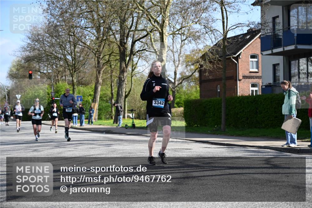 12.04.2026 - 45. Internationalen Wilhelmsburger Insellauf J. Mangold http://msf.ph/oto/9467762 12.04.2026 11:06:58 Ziel 3342, 3885, 2777, 4949, 4359, 2567, 2778, 5806, 3149, 3967, 4856, 3295 meine-sportfotos.de