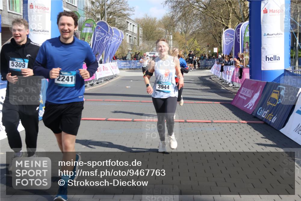 12.04.2026 - 45. Internationalen Wilhelmsburger Insellauf Strokosch-Dieckow http://msf.ph/oto/9467763 12.04.2026 11:18:10 Ziel 2241, 5309, 3944, 3398 meine-sportfotos.de