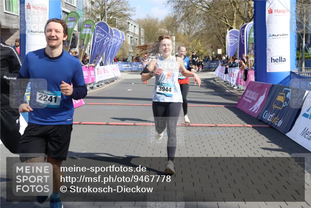 12.04.2026 - 45. Internationalen Wilhelmsburger Insellauf Strokosch-Dieckow http://msf.ph/oto/9467778 12.04.2026 11:18:10 Ziel 2241, 5309, 3944, 3398 meine-sportfotos.de