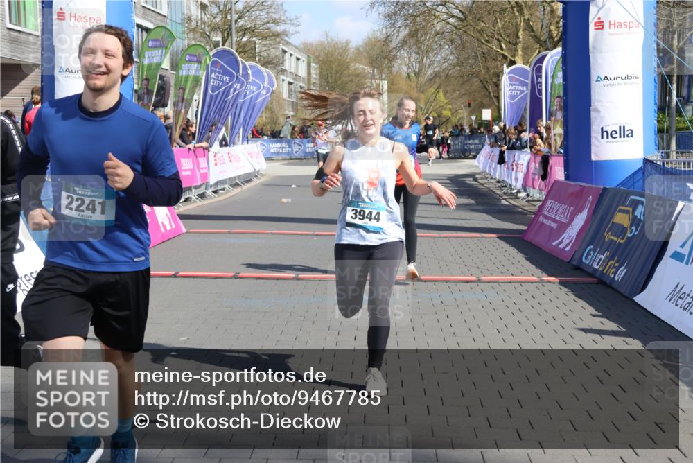 12.04.2026 - 45. Internationalen Wilhelmsburger Insellauf Strokosch-Dieckow http://msf.ph/oto/9467785 12.04.2026 11:18:10 Ziel 2241, 5309, 3944, 3398 meine-sportfotos.de
