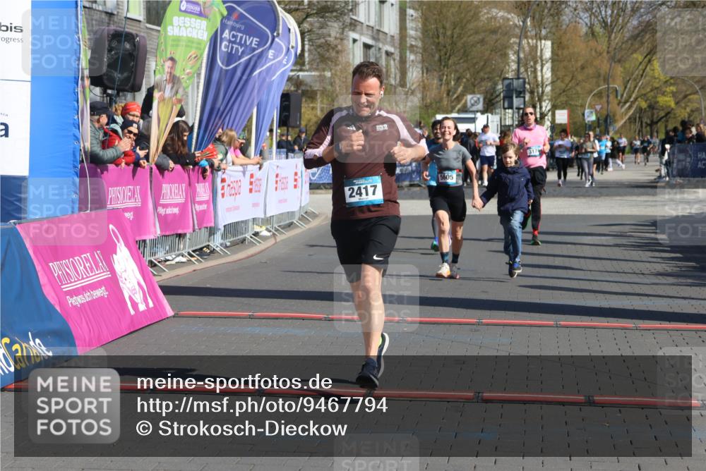12.04.2026 - 45. Internationalen Wilhelmsburger Insellauf Strokosch-Dieckow http://msf.ph/oto/9467794 12.04.2026 11:02:25 Ziel 2417, 5605 meine-sportfotos.de