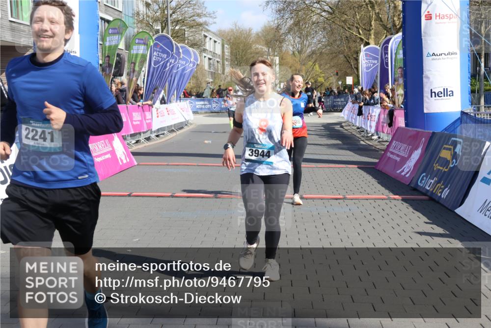 12.04.2026 - 45. Internationalen Wilhelmsburger Insellauf Strokosch-Dieckow http://msf.ph/oto/9467795 12.04.2026 11:18:10 Ziel 2241, 5309, 3944, 3398 meine-sportfotos.de