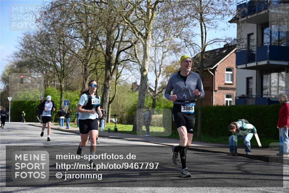 12.04.2026 - 45. Internationalen Wilhelmsburger Insellauf J. Mangold http://msf.ph/oto/9467797 12.04.2026 11:07:02 Ziel 3342, 3885, 2777, 4949, 4359, 2567, 2778, 5806, 3149, 3967, 4856, 3295 meine-sportfotos.de