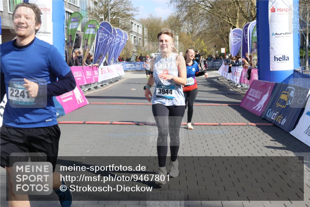 12.04.2026 - 45. Internationalen Wilhelmsburger Insellauf Strokosch-Dieckow http://msf.ph/oto/9467801 12.04.2026 11:18:10 Ziel 2241, 5309, 3944, 3398 meine-sportfotos.de