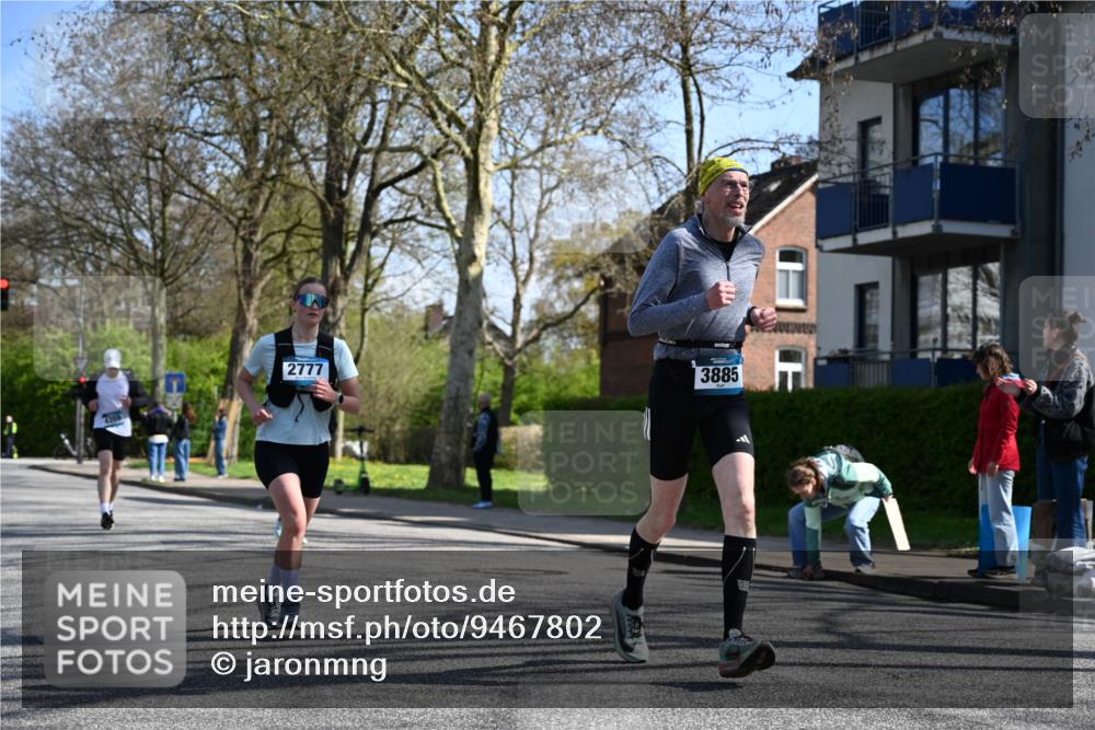 12.04.2026 - 45. Internationalen Wilhelmsburger Insellauf J. Mangold http://msf.ph/oto/9467802 12.04.2026 11:07:02 Ziel 3342, 3885, 2777, 4949, 4359, 2567, 2778, 5806, 3149, 3967, 4856, 3295 meine-sportfotos.de