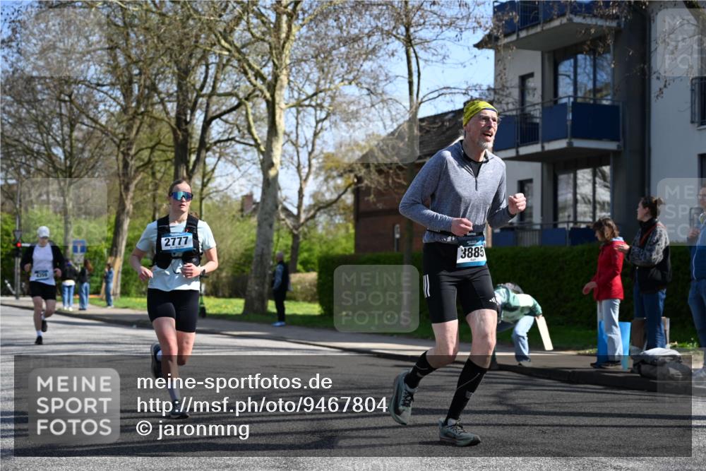 12.04.2026 - 45. Internationalen Wilhelmsburger Insellauf J. Mangold http://msf.ph/oto/9467804 12.04.2026 11:07:03 Ziel 3342, 3885, 2777, 4949, 4359, 2567, 2778, 5806, 3149, 3967, 3967, 4856, 3295 meine-sportfotos.de