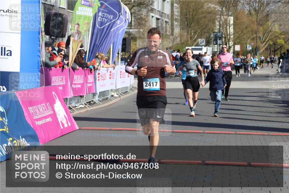 12.04.2026 - 45. Internationalen Wilhelmsburger Insellauf Strokosch-Dieckow http://msf.ph/oto/9467808 12.04.2026 11:02:25 Ziel 2417, 5605 meine-sportfotos.de