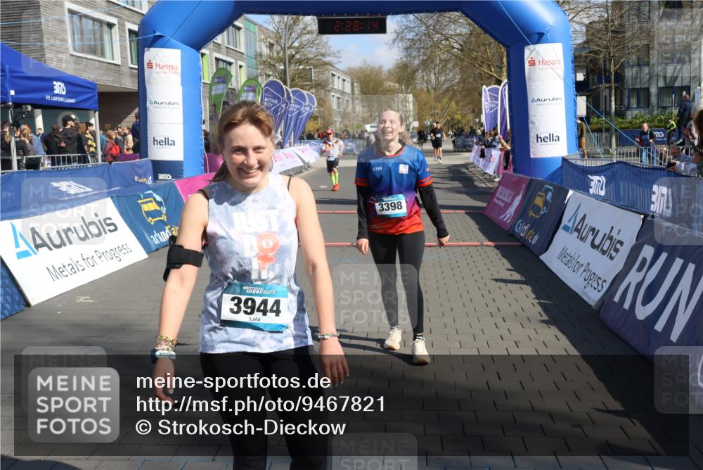12.04.2026 - 45. Internationalen Wilhelmsburger Insellauf Strokosch-Dieckow http://msf.ph/oto/9467821 12.04.2026 11:18:13 Ziel 5309, 3944, 3398, 2807, 4191 meine-sportfotos.de