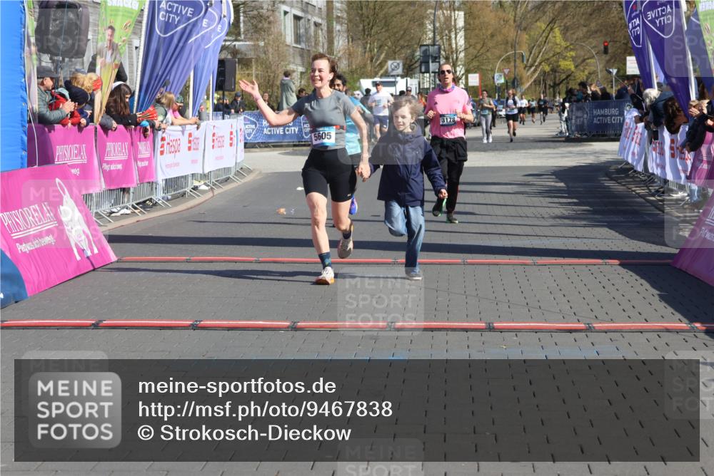 12.04.2026 - 45. Internationalen Wilhelmsburger Insellauf Strokosch-Dieckow http://msf.ph/oto/9467838 12.04.2026 11:02:27 Ziel 2417, 5605, 4613, 3178 meine-sportfotos.de