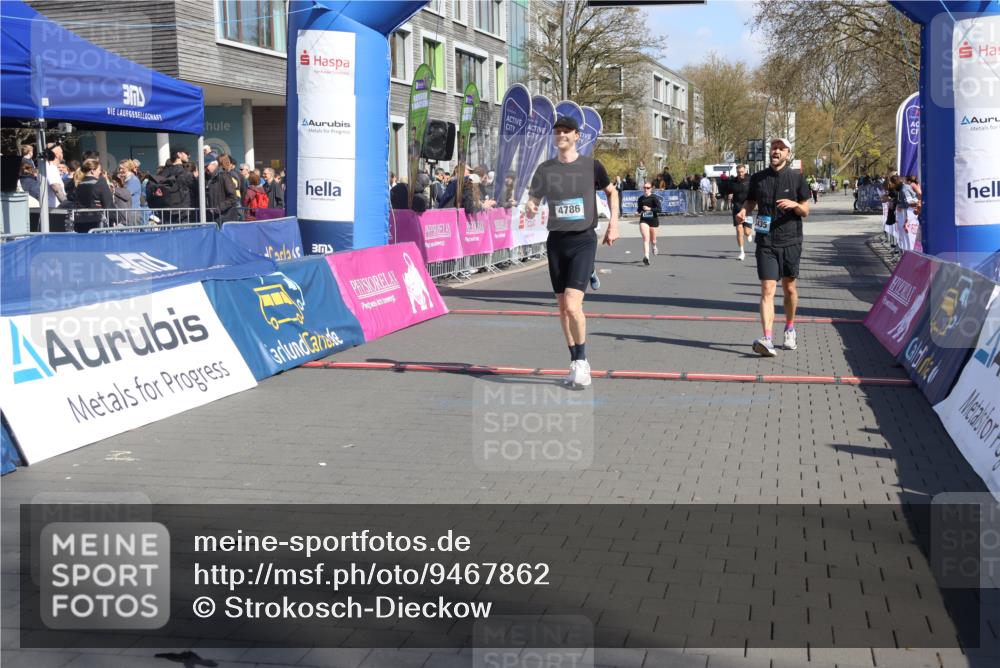 12.04.2026 - 45. Internationalen Wilhelmsburger Insellauf Strokosch-Dieckow http://msf.ph/oto/9467862 12.04.2026 11:18:24 Ziel 4786, 3435, 2240, 5700 meine-sportfotos.de