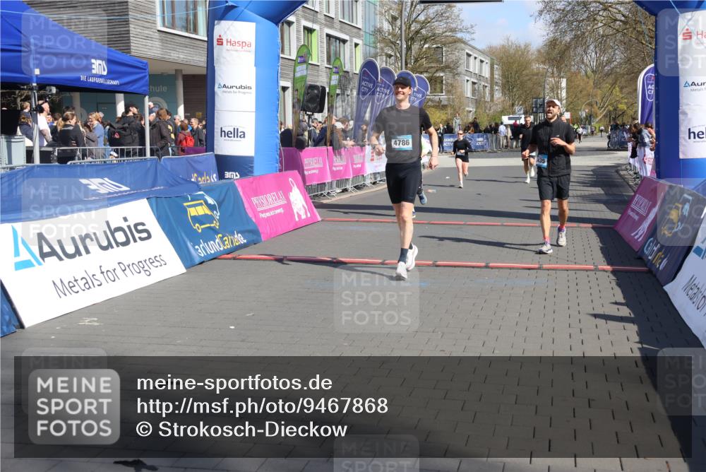 12.04.2026 - 45. Internationalen Wilhelmsburger Insellauf Strokosch-Dieckow http://msf.ph/oto/9467868 12.04.2026 11:18:24 Ziel 4786, 3435, 2240, 5700 meine-sportfotos.de