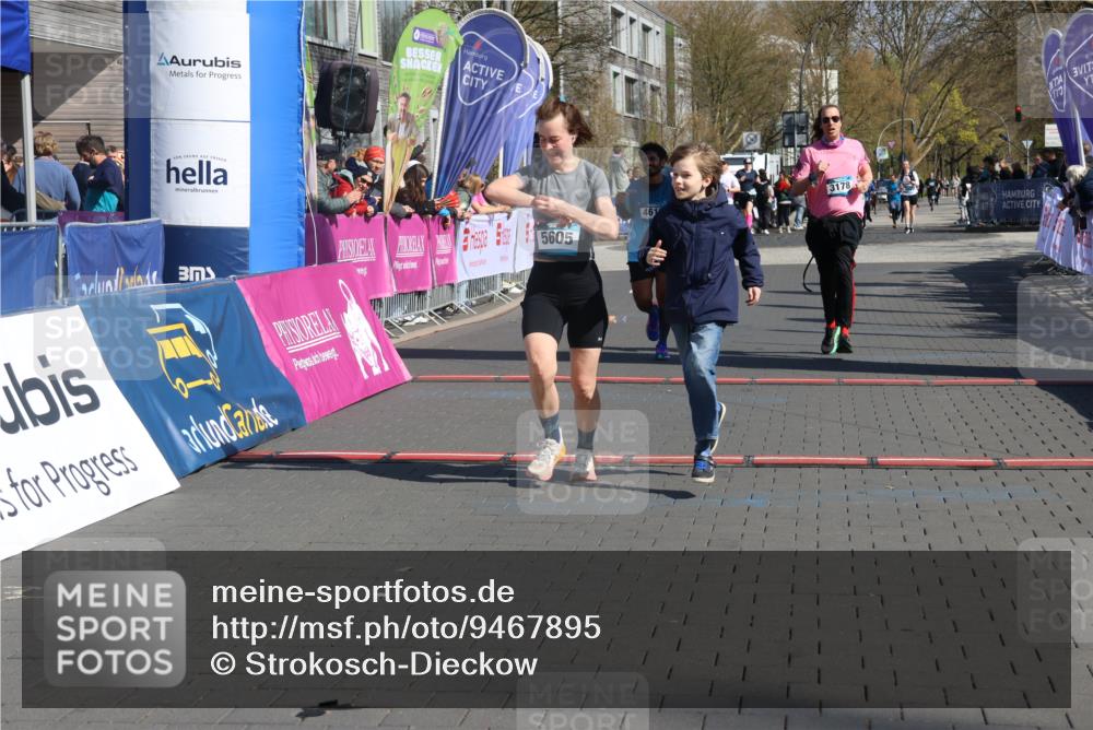 12.04.2026 - 45. Internationalen Wilhelmsburger Insellauf Strokosch-Dieckow http://msf.ph/oto/9467895 12.04.2026 11:02:28 Ziel 2417, 5605, 4613, 3178 meine-sportfotos.de